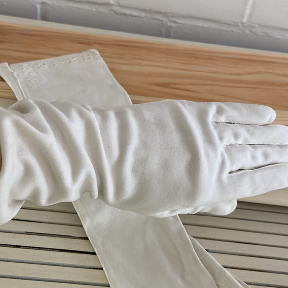 Old Hollywood Glamor Womens Classic Vintage White Spring Easter Church Gloves - Picture 6 of 8